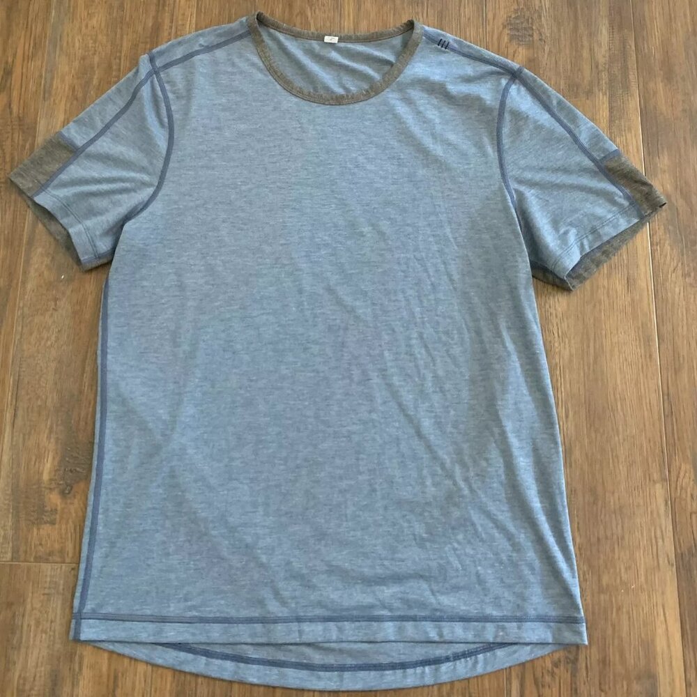 Lululemon Men’s Short Sleeve Tee Shirt Blue with Grey Stripe